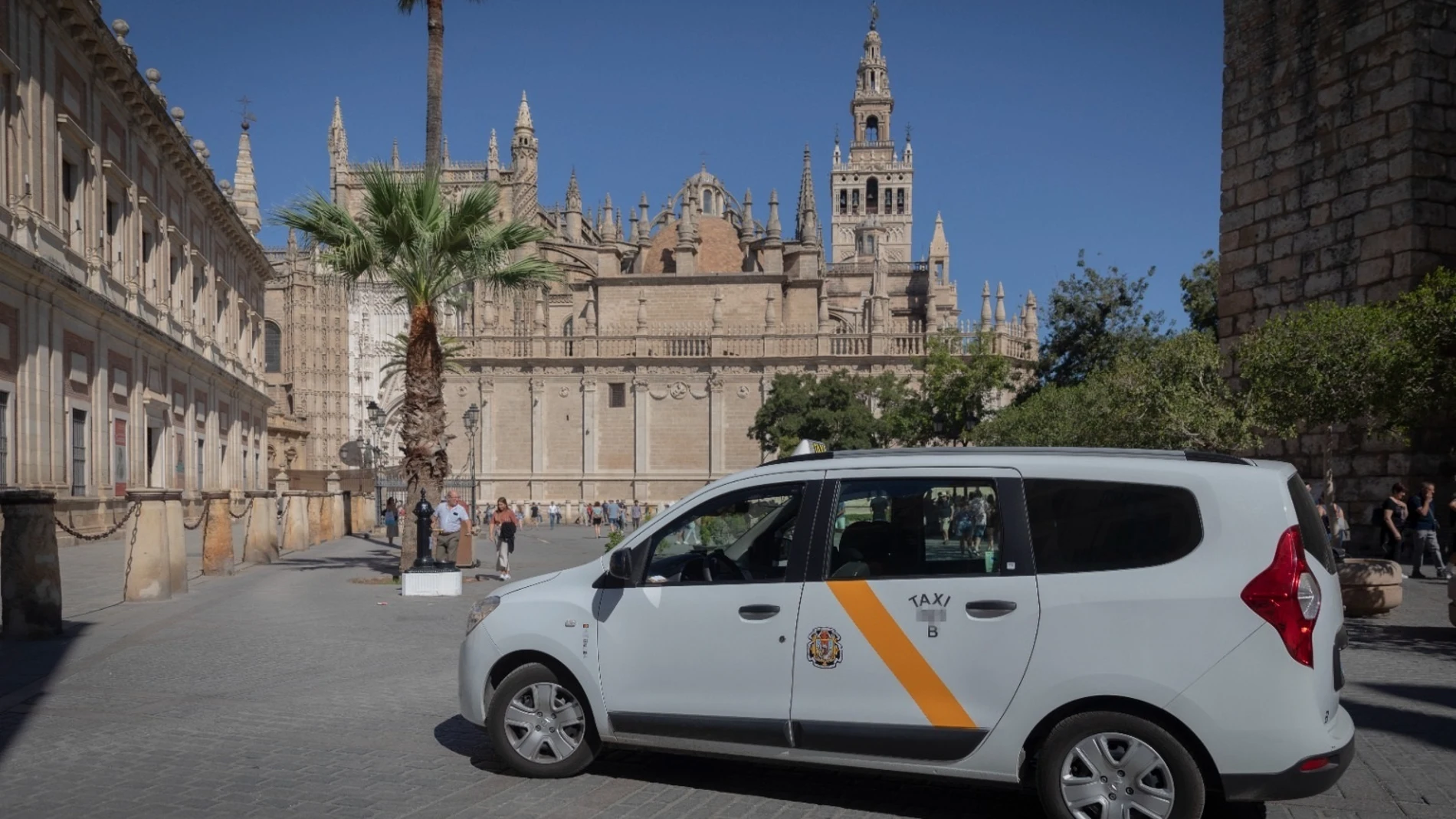 Los taxistas sevillanos convocan paros todos los viernes hasta final de año