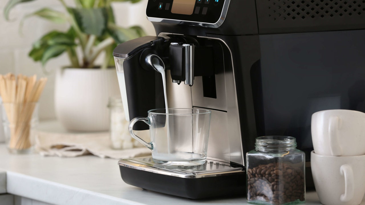 Las cafeteras superautomáticas que arrasan en Amazon y convierten tu cocina en cafetería