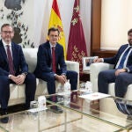 López Miras se reúne con Rafael Quesada, nuevo director del complejo industrial Repsol en Cartagena