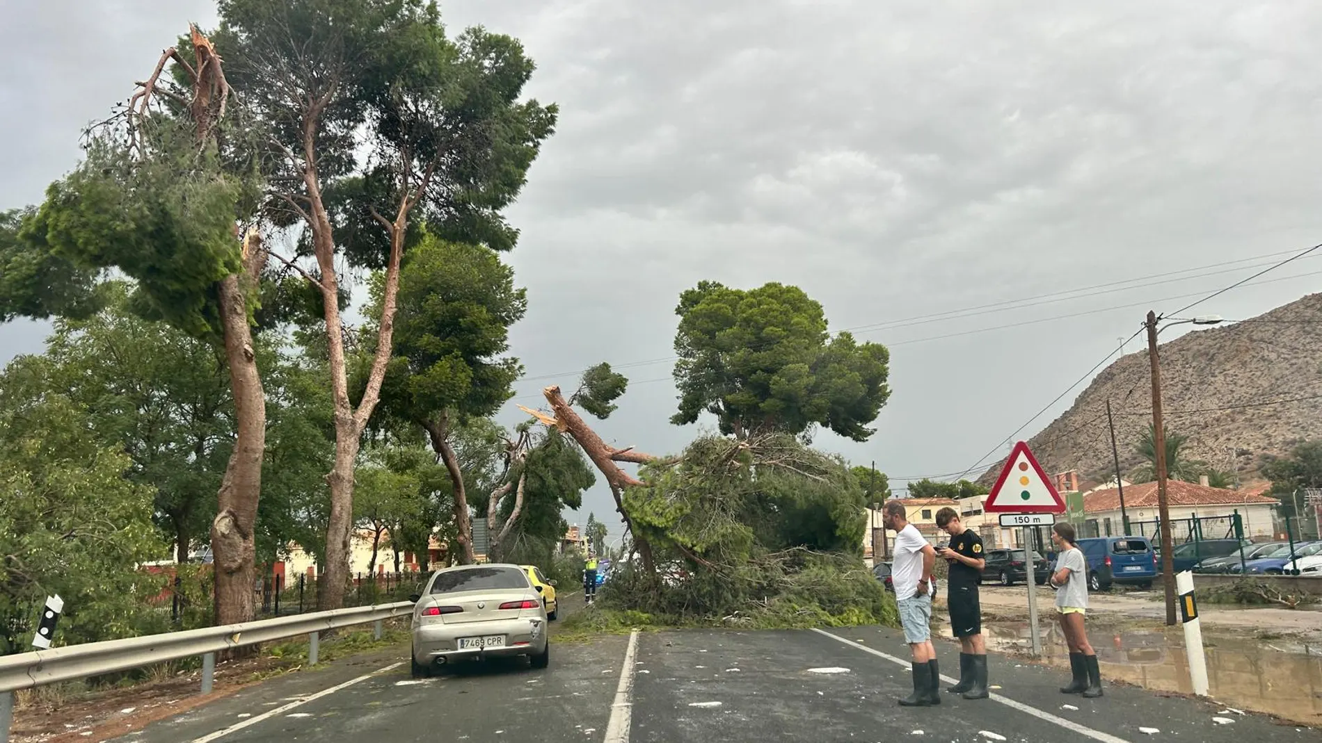 El temporal se centra en Alicante: las lluvias en La Marina Baixa y Alta y un "reventón húmedo" en la Vega Baja causa destrozos en Cox, Redován y Callosa de Segura