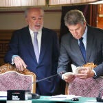 Feijóo propone a la RAE elaborar un nuevo currículo educativo para Lengua y Literatura