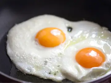 Por qué rociar vinagre en la sartén antes de freír huevos hace toda la diferencia Por qué rociar vinagre en la sartén antes de freír huevos hace toda la diferencia