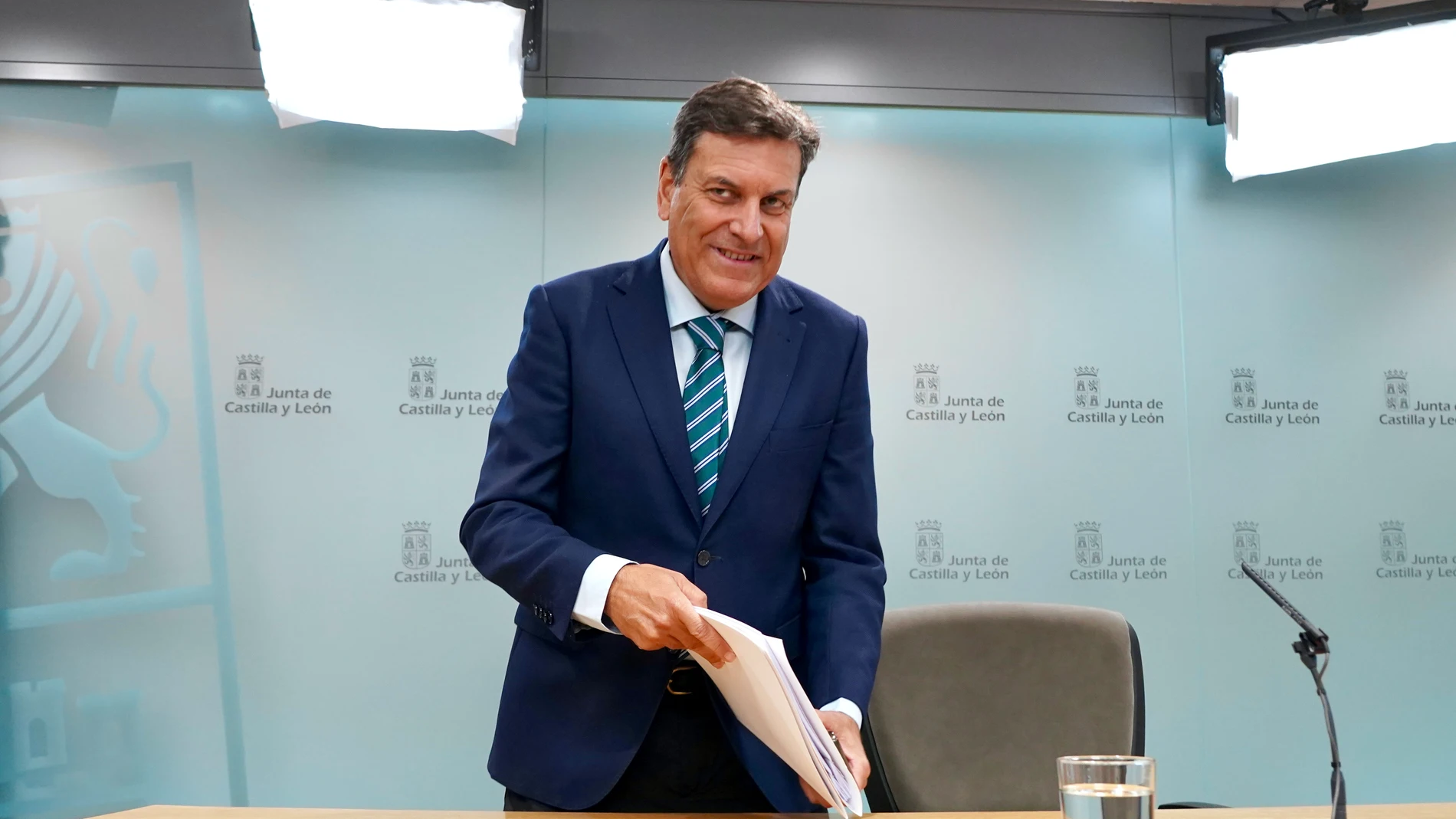El consejero de Economía y Hacienda y portavoz de la Junta, Carlos Fernández Carriedo, comparece para informar de los asuntos aprobados en el Consejo de Gobierno