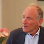 Tim Berners-Lee en una entrevista para ITV News