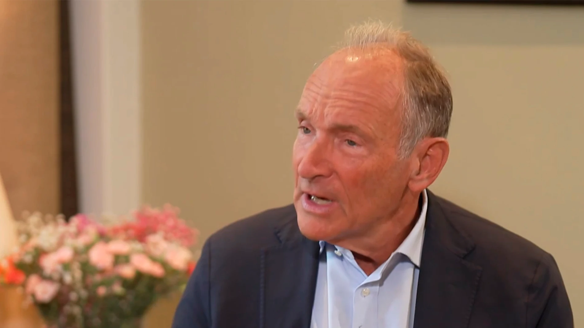 Tim Berners-Lee en una entrevista para ITV News
