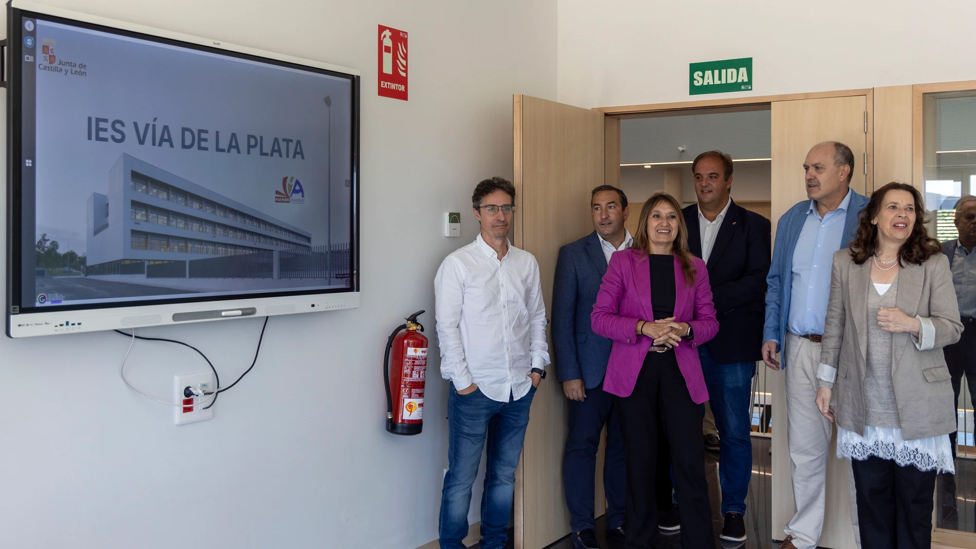 La consejera de Educación, Rocío Lucas, visita el Instituto de Enseñanza Secundaria ‘Vía de la Plata’ de Guijuelo
