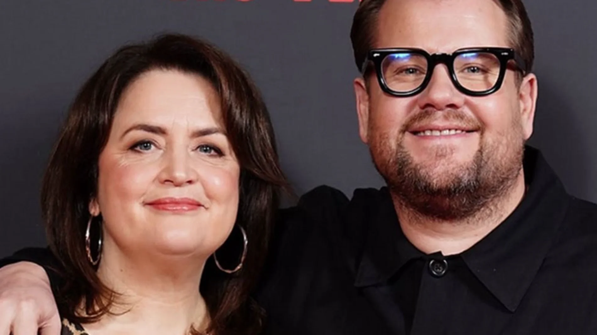 Ruth Jones y James Corden