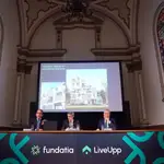 De izquierda a derecha, el director general de la Fundación Unicaja, Sergio Corral; el presidente de la Fundación Unicaja, José M. Domínguez, y el secretario de los consejos de administración de Fundatia y LiveUpp, Manuel Atencia.