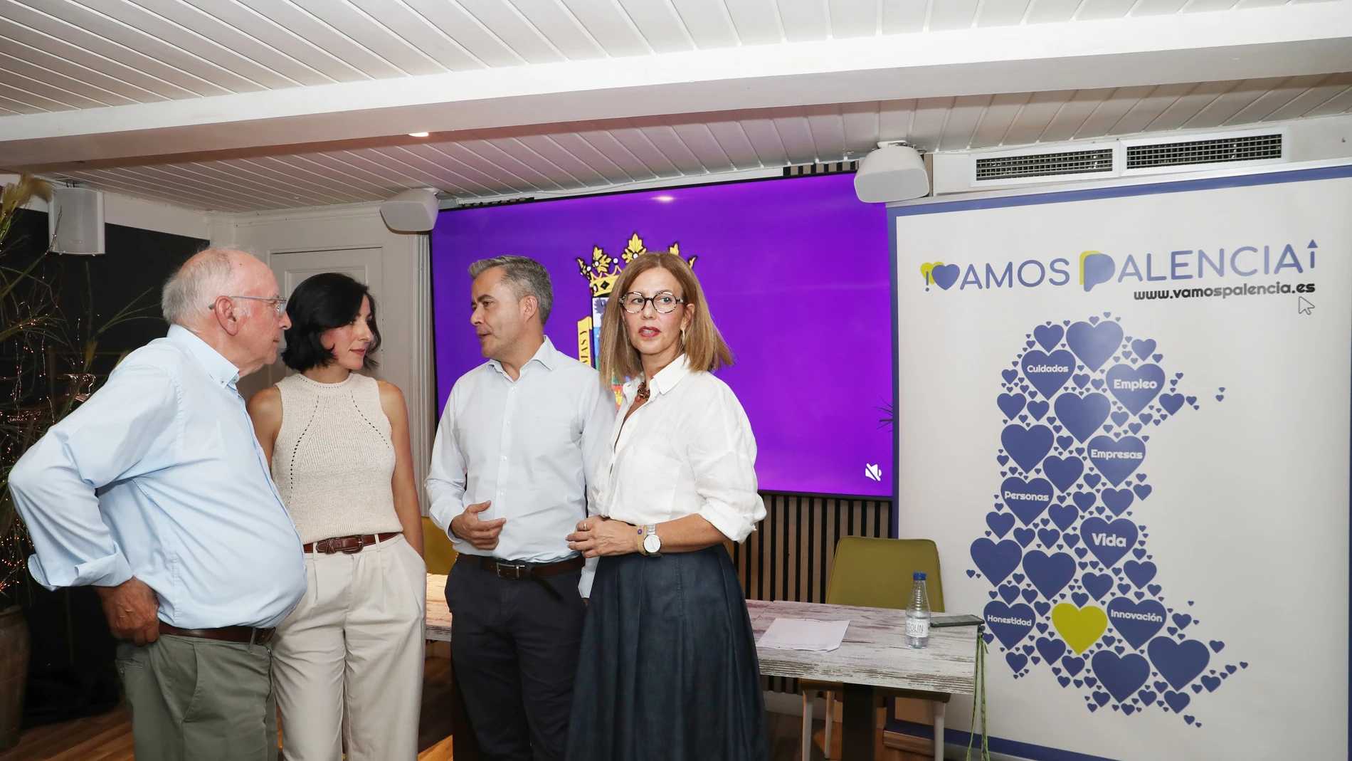 La formación ¡Vamos Palencia! ofrece una rueda de prensa para informar de la retirada del apoyo al equipo de gobierno del Ayuntamiento,en la imagen Fidel Ramos, Marta Font Diego Isabel y Maribel Contreras
