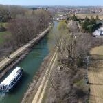 Ramal navegable del Canal de Castilla a su paso por la localidad palentina de Frómista