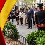 El Govern de la Generalitat, encabezado por su presidente, Salvador Illa, en la ofrenda al monumento de Rafael Casanova por la Diada de Catalunya