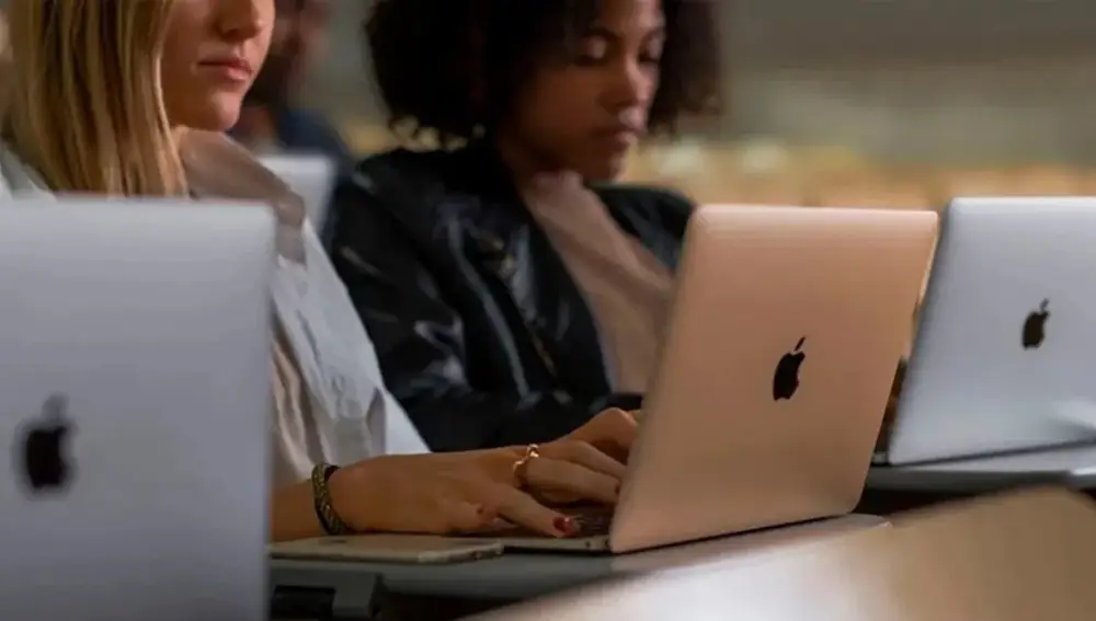Los ordenadores están cada vez más presentes en las aulas de Secudaria y con ellos los chatbots de IA como Gemini o ChatGPT