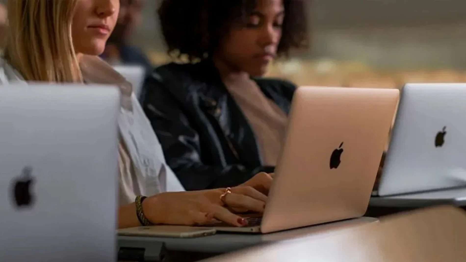 Los ordenadores están cada vez más presentes en las aulas de Secudaria y con ellos los chatbots de IA como Gemini o ChatGPT