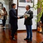 Mañueco saluda a Donaciano Dujo, de Asaja, a su llegada a la reunión junto a Isabel Blanco y González Corral