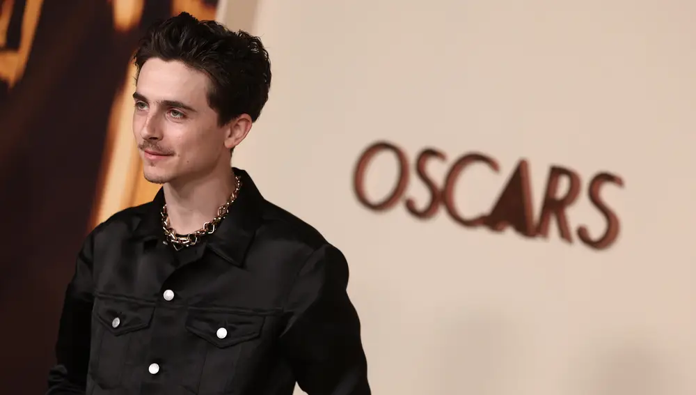 Chalamet y su collar de Cartier en la cena de nominados a los Oscar
