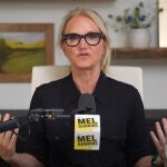 Mel Robbins, escritora y conferenciante motivacional: “Lo que te dices cada mañana programa tu mente para todo el día”