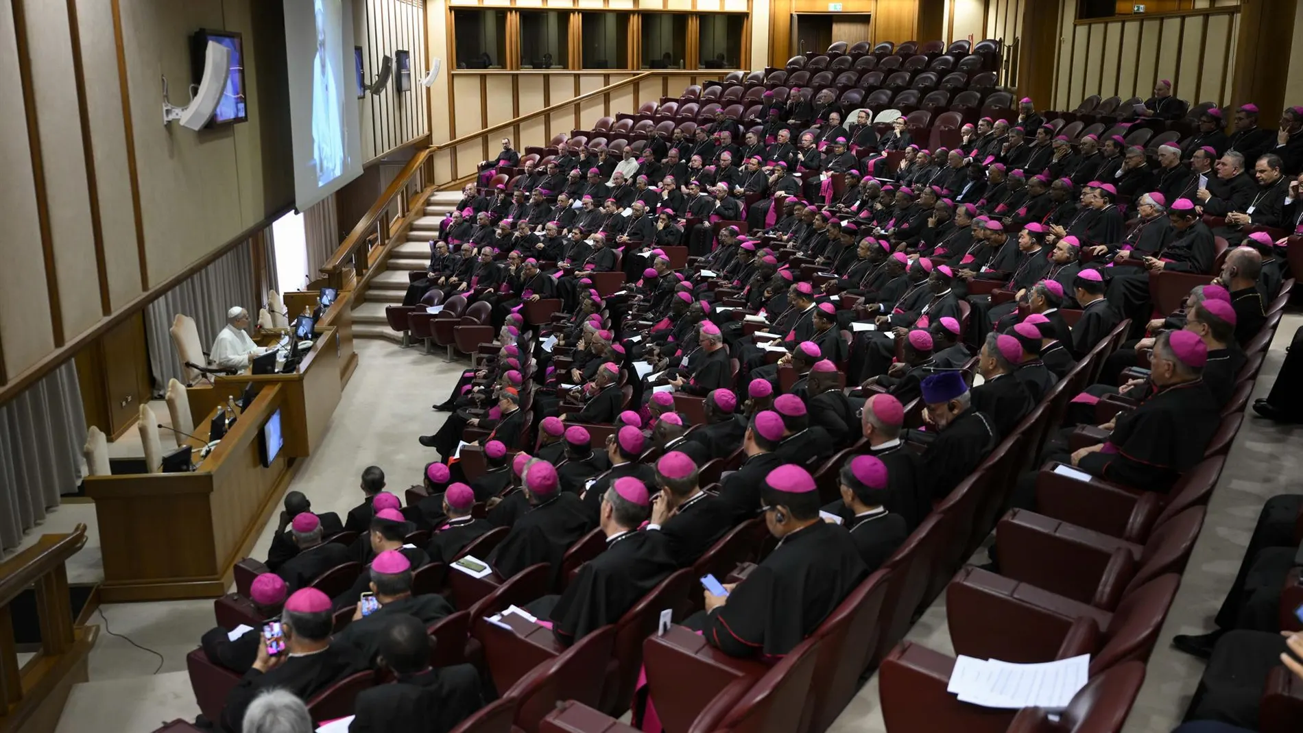 El Papa León XIV pide a los nuevos obispos que aborden de inmediato los comportamientos inapropiados de los sacerdotes