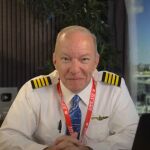 “Entrenamos para eso todo el tiempo”: el piloto Steve Schreiber explica cómo actúan ante emergencias aéreas sobre el océano