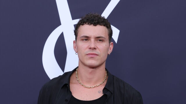 De Arón Piper a Jeremy Allen White: ahora los hombres también quieren joyas