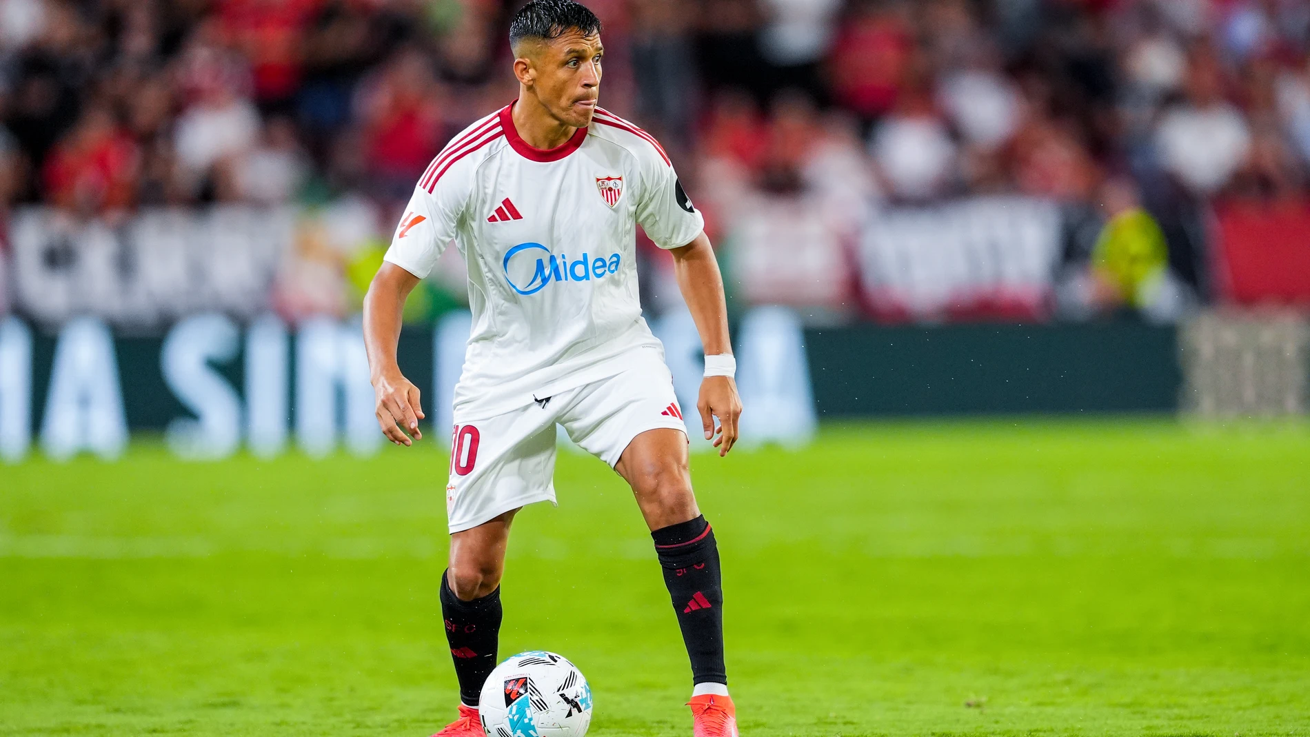 Alexis Sanchez of Sevilla FC in action during the Spanish league, LaLiga EA Sports, football match played between Sevilla FC and Elche CF at Ramon Sanchez-Pizjuan stadium on September 12, 2025, in Sevilla, Spain. AFP7 12/09/2025 ONLY FOR USE IN SPAIN