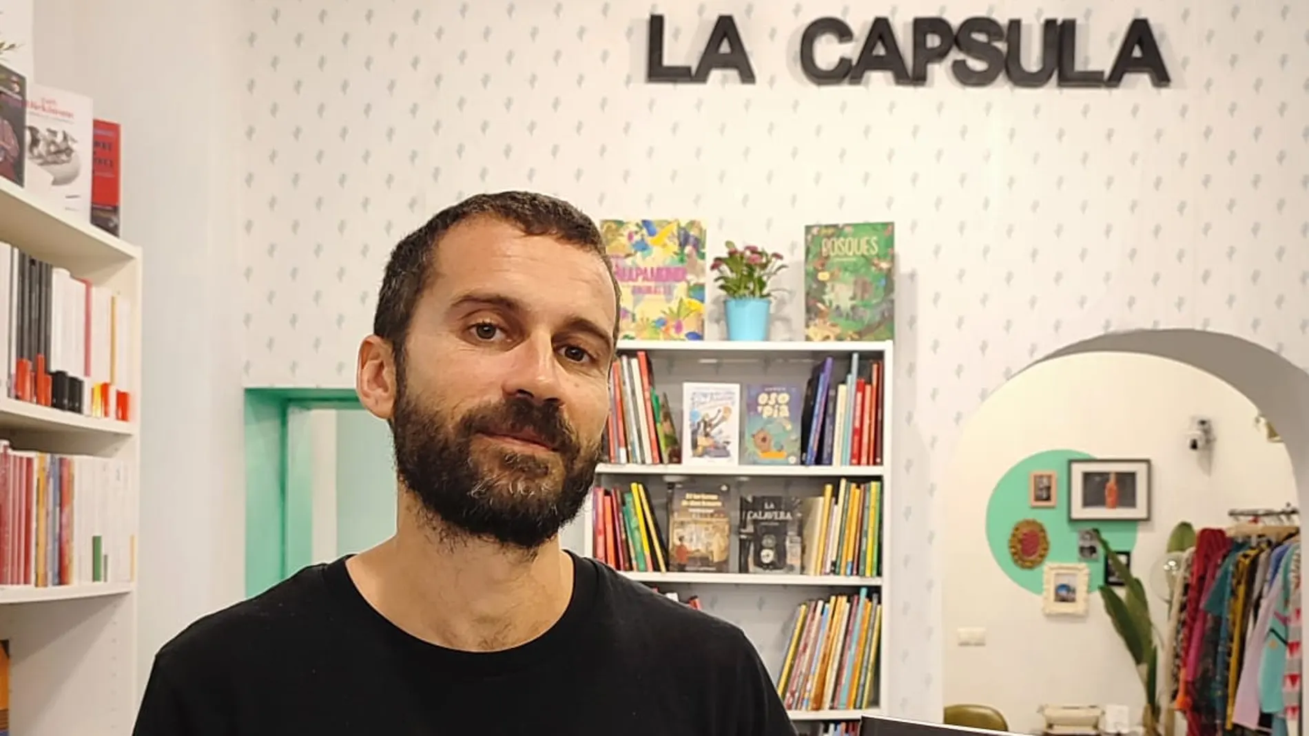 José Moreno muestra su libro de relatos en La cápsula