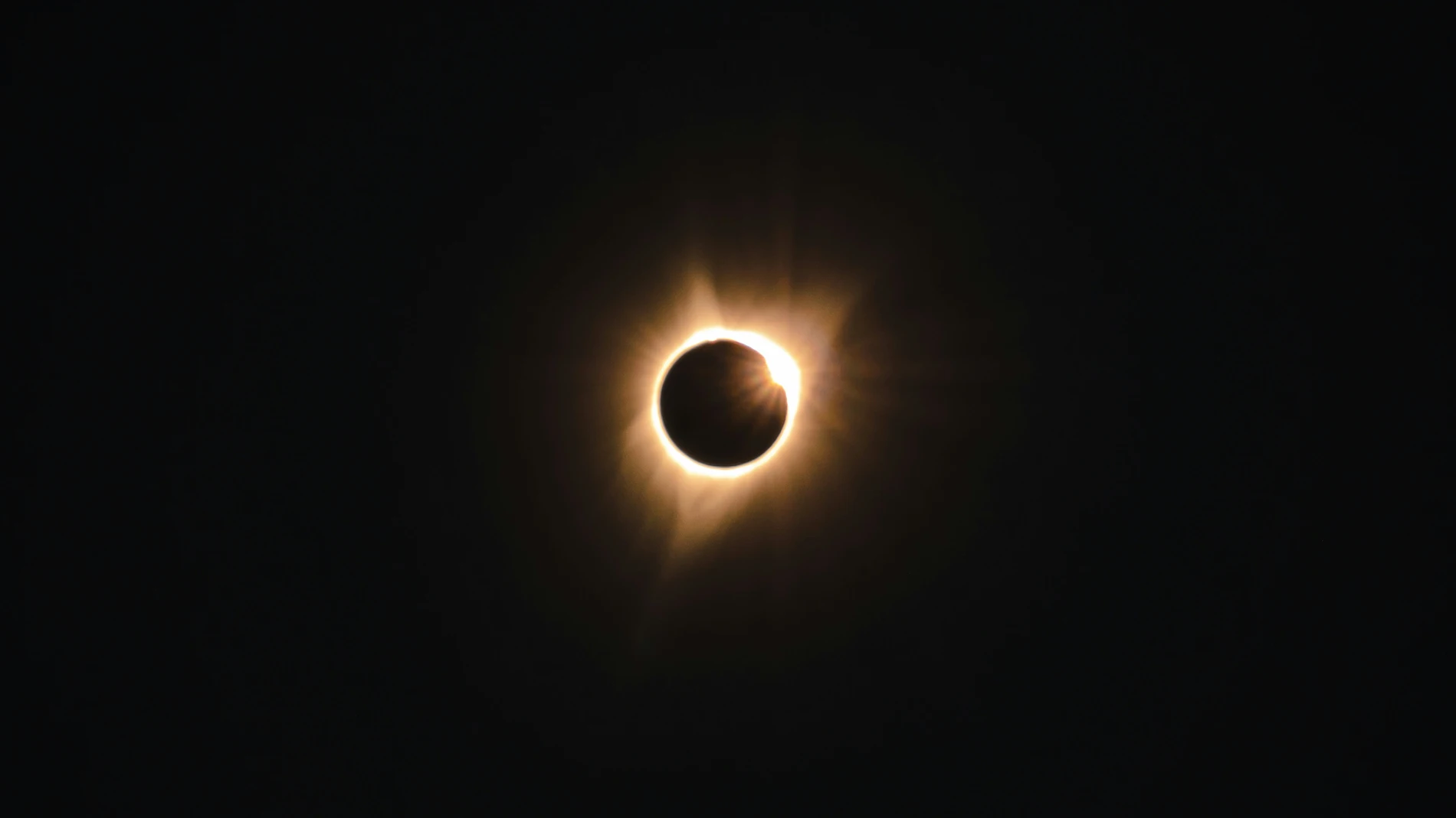 A estas personas son a las que más les está afectando el eclipse, según una experta