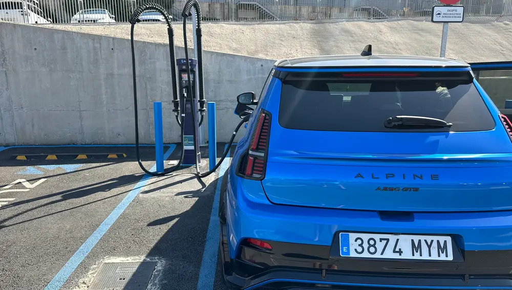 Carga en punto de Zunder en Alcalá de Guadaira (Sevilla)