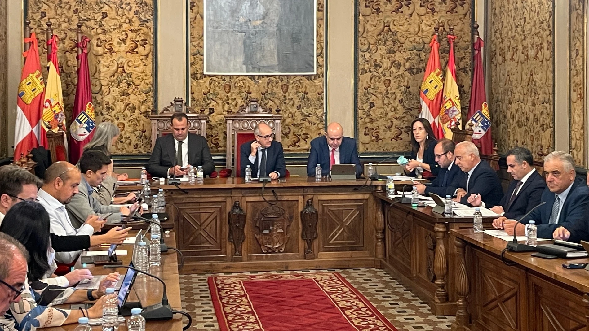 Javier Iglesias preside el pleno de la Diputación de Salamanca