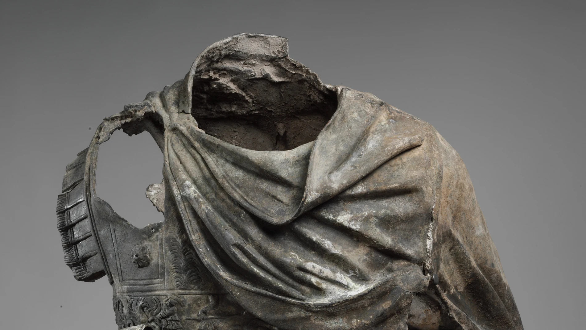 Pie: Torso de una estatua de un general romano o helenístico