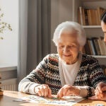 Alzheimer, el impacto del deterioro cognitivo en personas mayores y el papel de la rehabilitación cognitiva