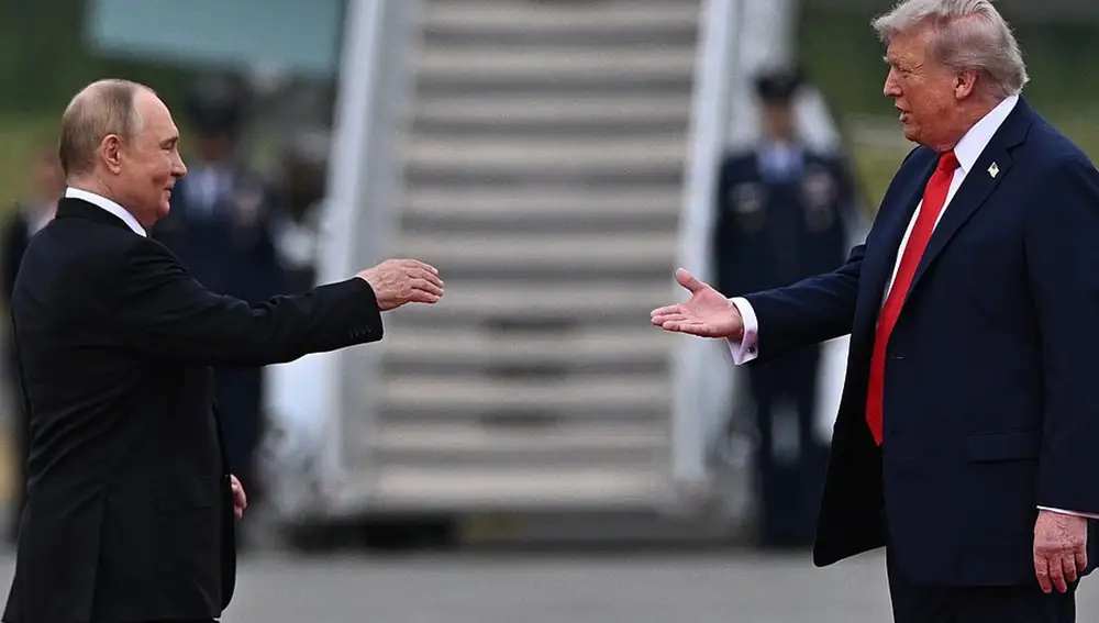 Ucrania.- Trump advierte de que se le está agotando "rápido" la paciencia con Putin