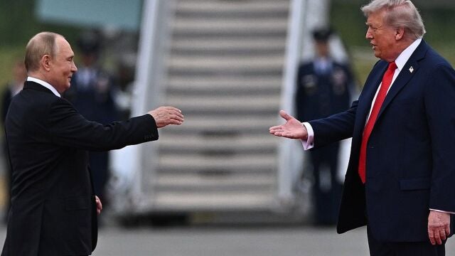Ucrania.- Trump advierte de que se le está agotando "rápido" la paciencia con Putin