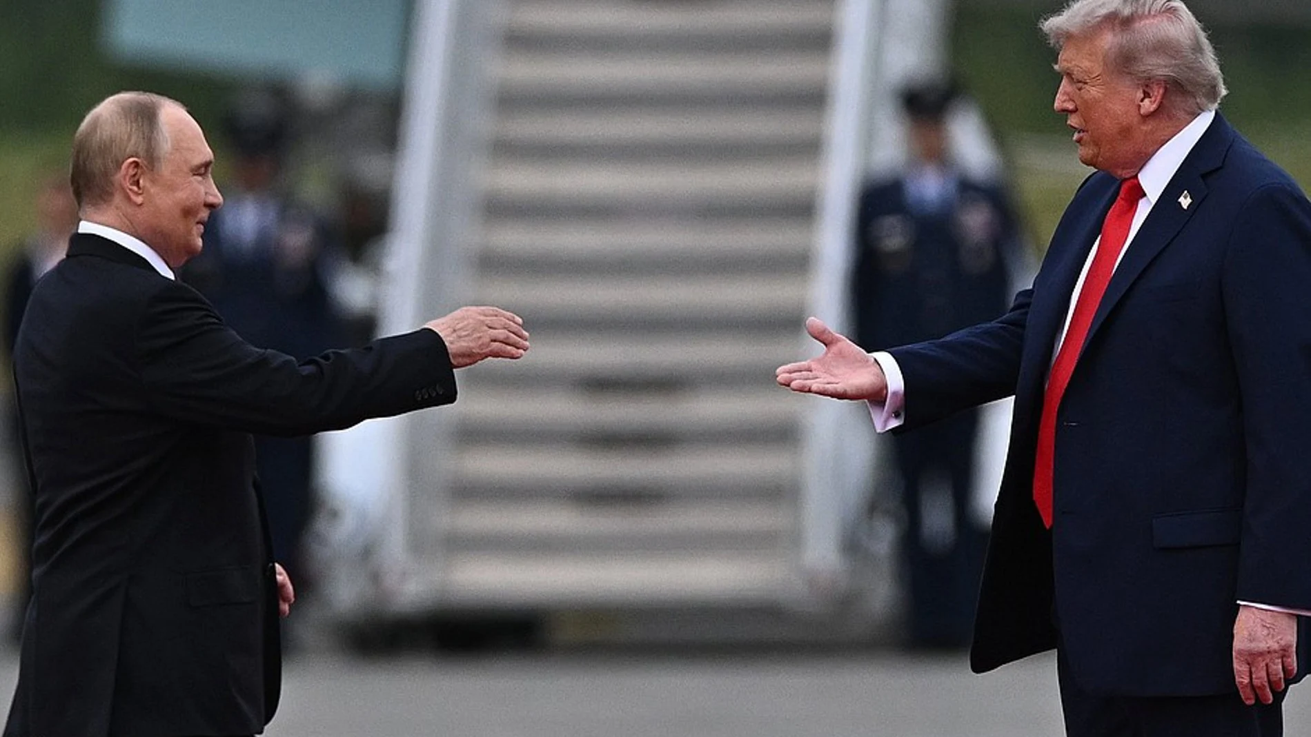 Ucrania.- Trump advierte de que se le está agotando "rápido" la paciencia con Putin