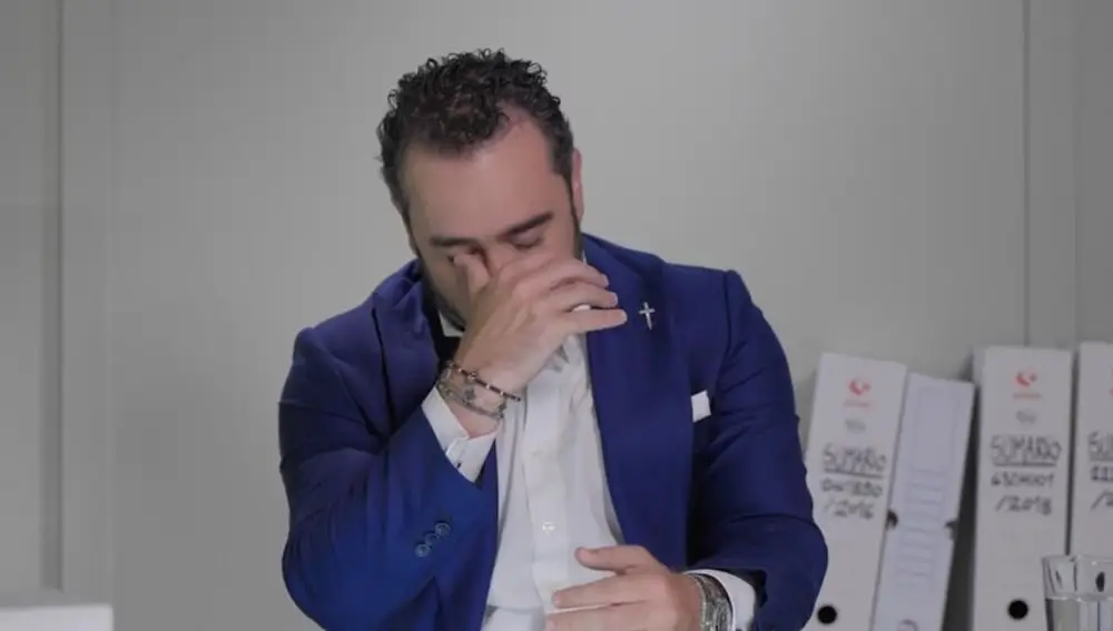 Víctor de Aldama llorando en televisión