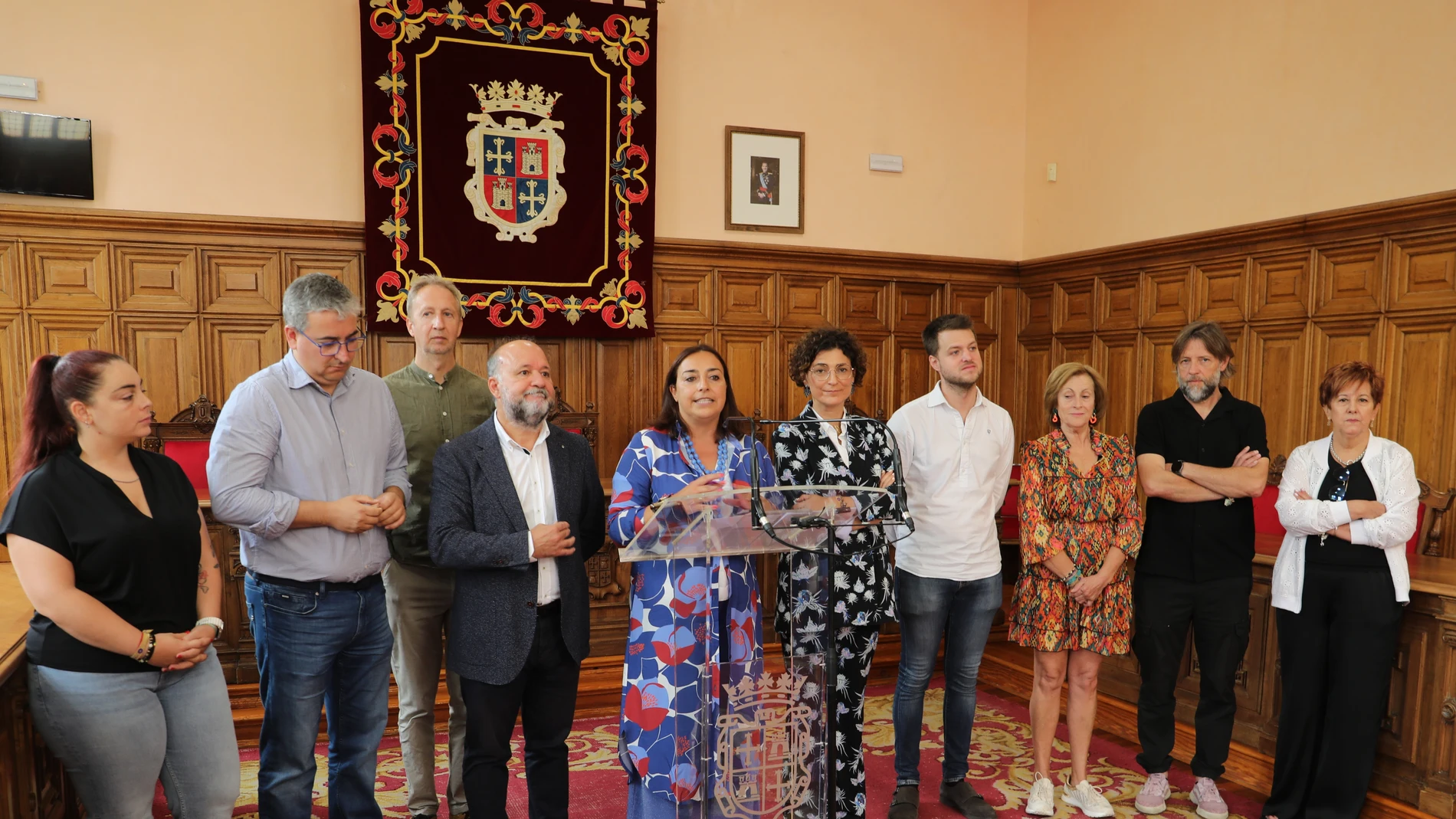 La alcaldesa de Palencia, Miriam Andrés, comparece ante la prensa junto a su equipo de Gobierno