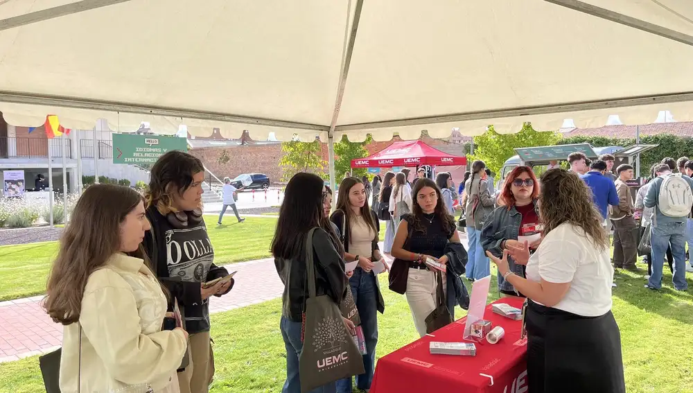 Jóvenes de la UEMC durante el "Welcome Day"