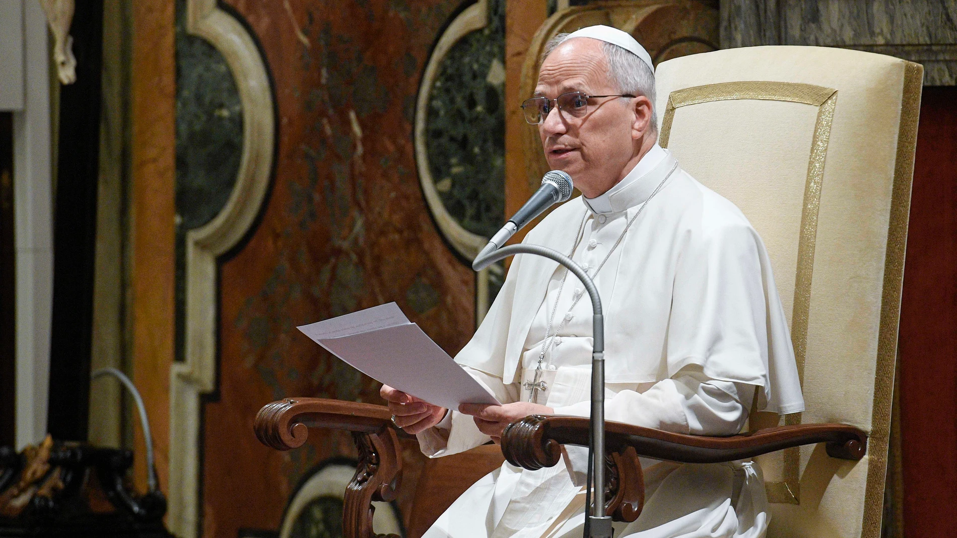 El Papa León XIV recibió este viernes en el Vaticano a los participantes del 'Encuentro Mundial sobre la Fraternidad Humana 2025', ante quienes pidió una "alianza de la humanidad no fundada en el poder, sino en los cuidados" en un mundo "marcado por conflictos y divisiones". EFE/Vatican Media *****SOLO USO EDITORIAL/SOLO DISPONIBLE PARA ILUSTRAR LA NOTICIA QUE ACOMPAÑA (CRÉDITO OBLIGATORIO) *****