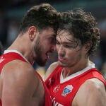 Sengun y Osmani celebran la victoria de Turquía ante Grecia