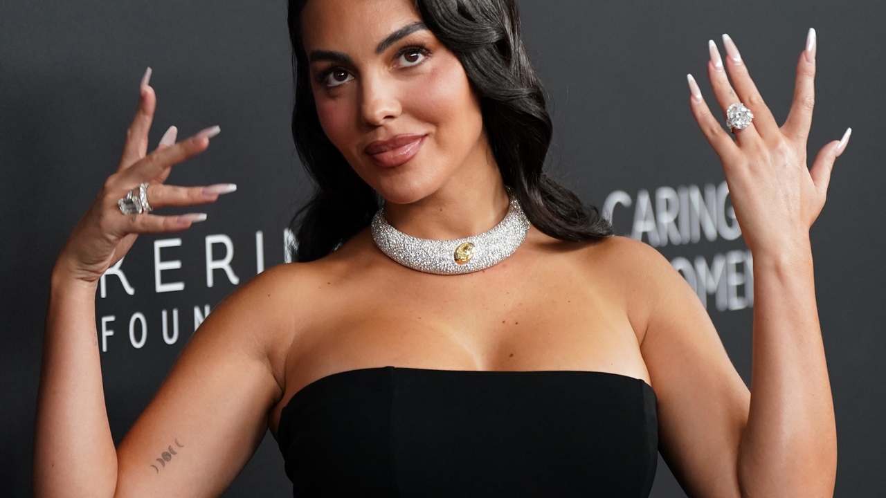 Georgina Rodríguez deslumbra en Nueva York con joyas de impacto y presumiendo de nuevo de anillo de compromiso