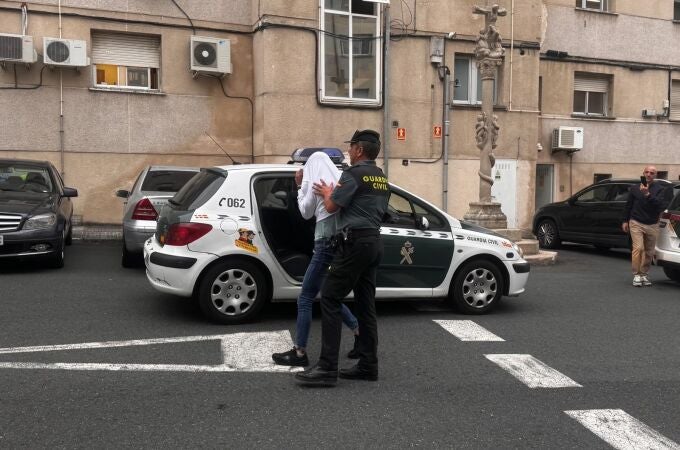 Tres detenidos y dos investigados de un grupo criminal vinculado con varios robos con fuerza en viviendas de O Carballiño (Ourense).