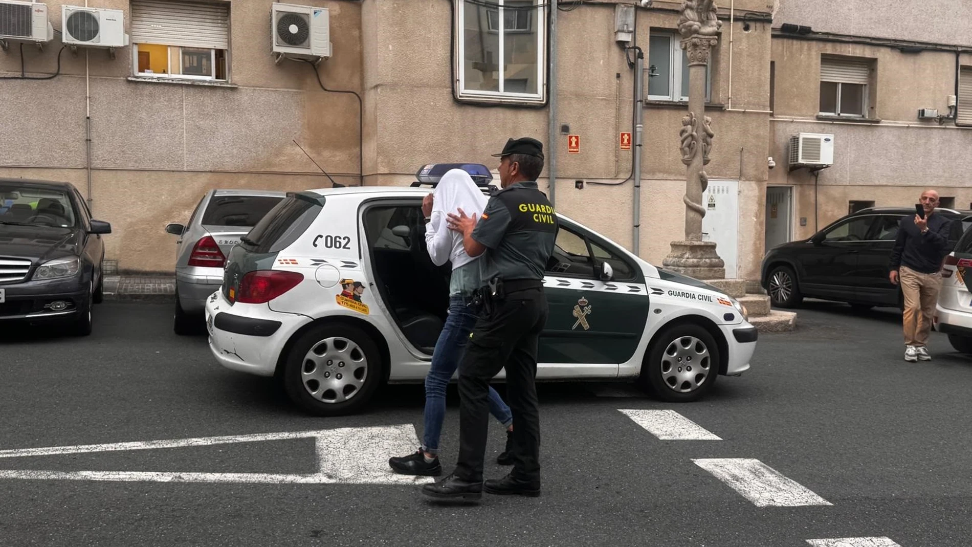 Tres detenidos y dos investigados de un grupo criminal vinculado con varios robos con fuerza en viviendas de O Carballiño (Ourense). REMITIDA / HANDOUT por Guardia Civil Fotografía remitida a medios de comunicación exclusivamente para ilustrar la noticia a la que hace referencia la imagen, y citando la procedencia de la imagen en la firma 12/09/2025