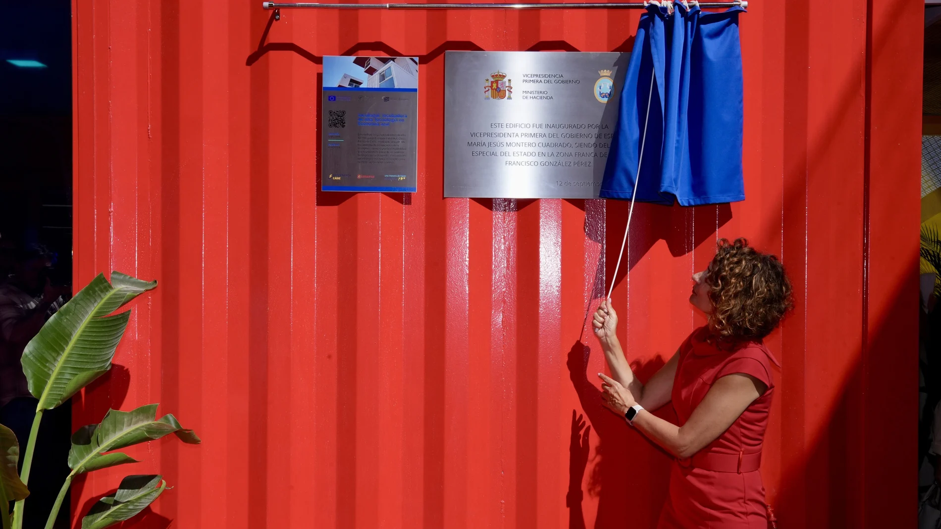 La vicepresidenta del Gobierno, María Jesús Montero, en una inauguración en la Zona Franca de Cádiz