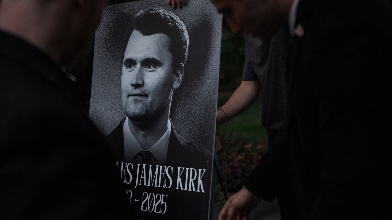Llegan los primeros despidos a las personas que se burlaron de la muerte de Charlie Kirk en redes sociales