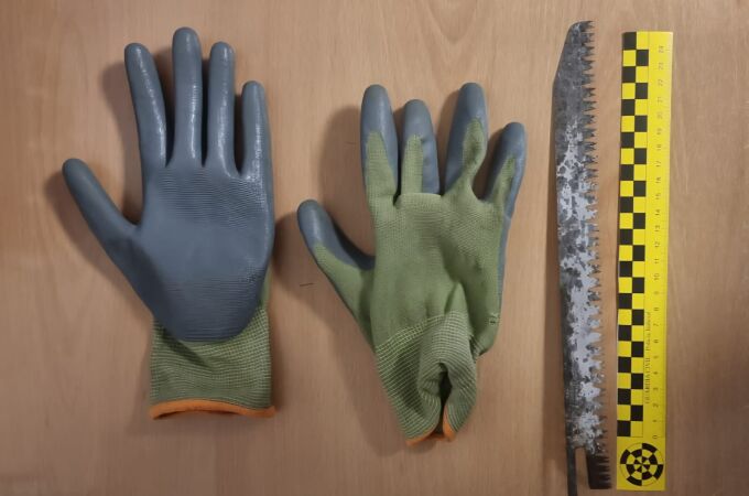 Un guardia civil frena a un hombre que intentó matarle con un cuchillo