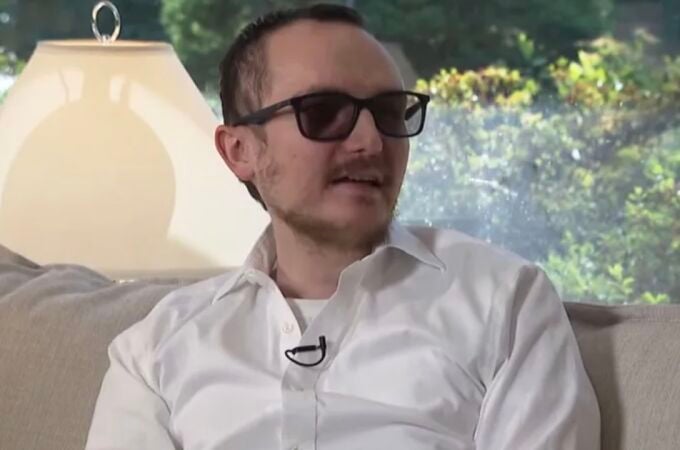 Un hombre ciego de 34 años recupera la vista tras una innovadora cirugía que usa un diente como implante ocular