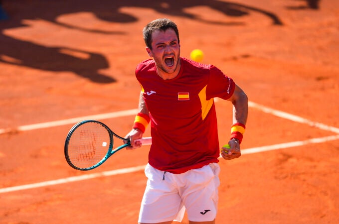 Pedro Martínez celebra su victoria ante Holger Rune