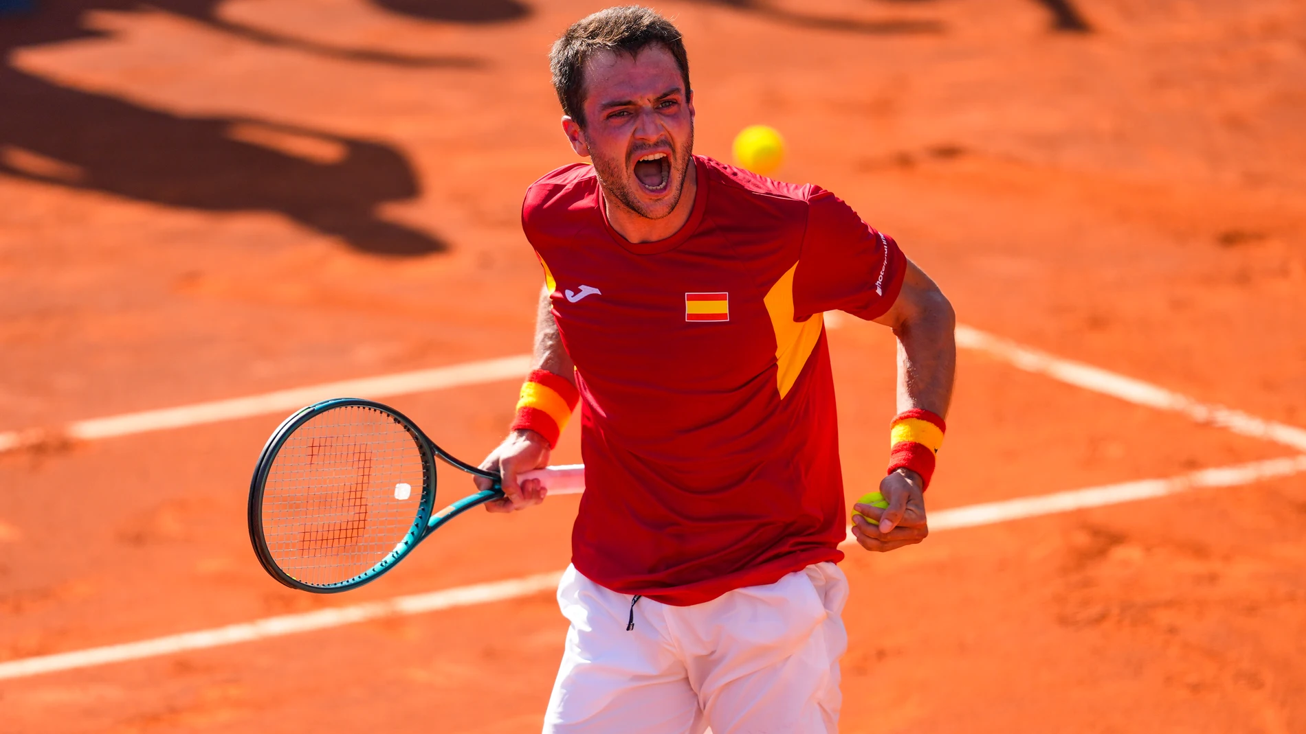 Pedro Martínez celebra su victoria ante Holger Rune