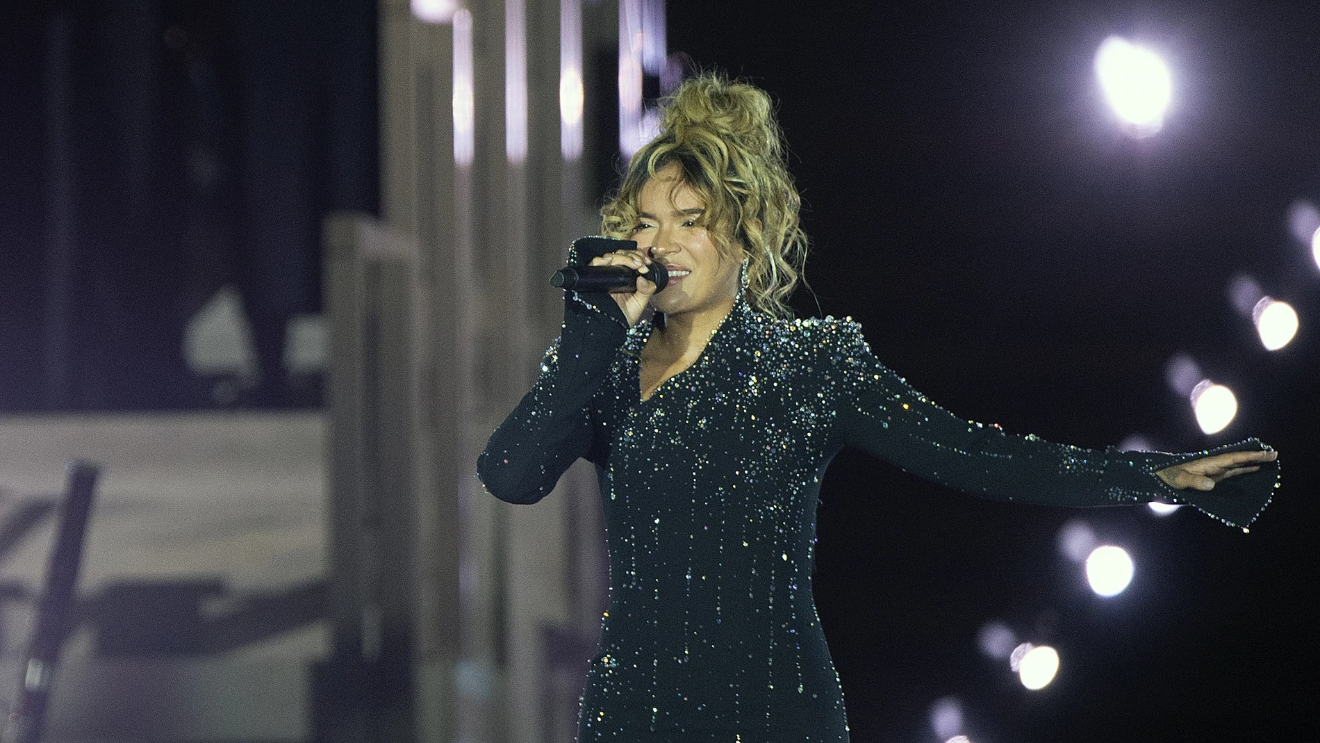 Karol G en un concierto en el Vaticano.