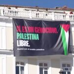 Más Madrid despliega una pancarta en Sol en favor de Palestina libre