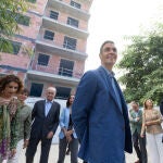 Pedro Sánchez, junto a la vicepresidenta Montero y la ministra de Vivienda Isabel Rodríguez, entre otros